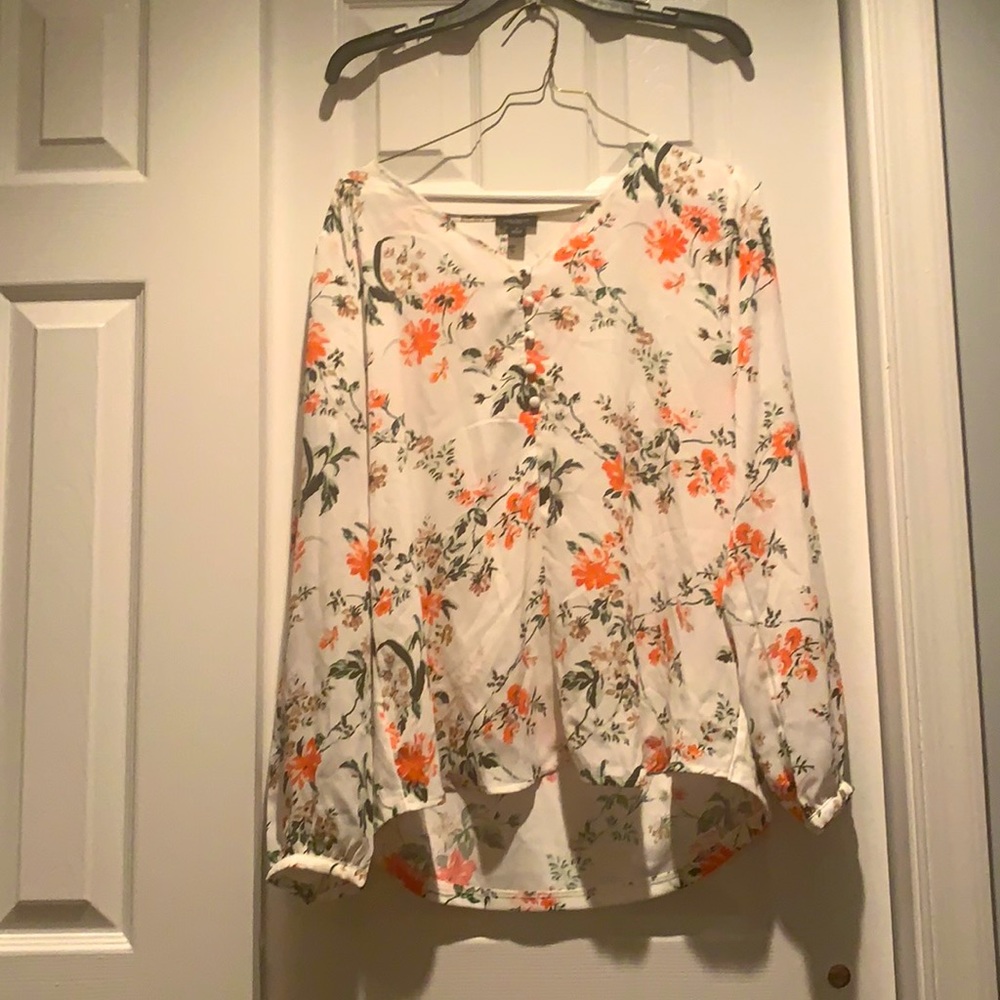 Ann Taylor size Medium blouse Brand New!